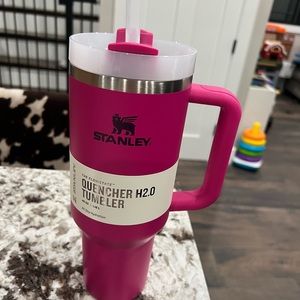 STANLEY FUCHSIA 40oz! BRAND NEW WITH TAGS
